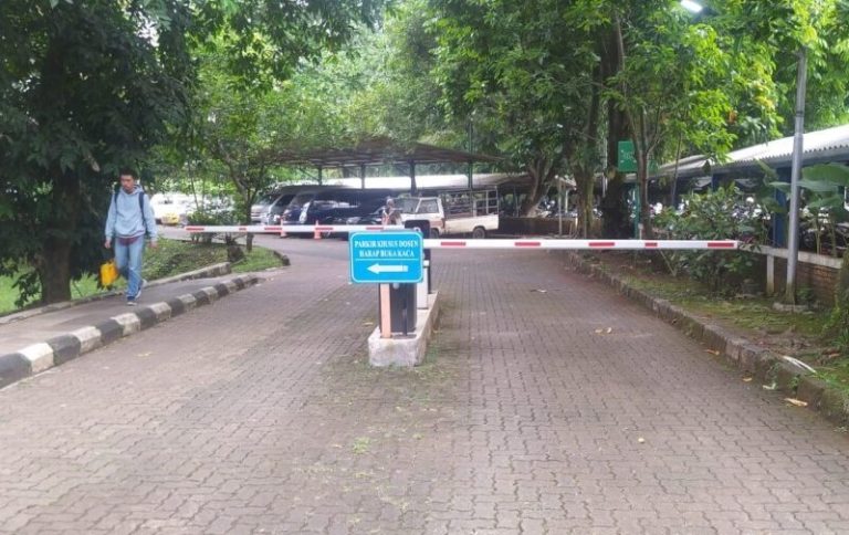 Palang Parkir UI 1